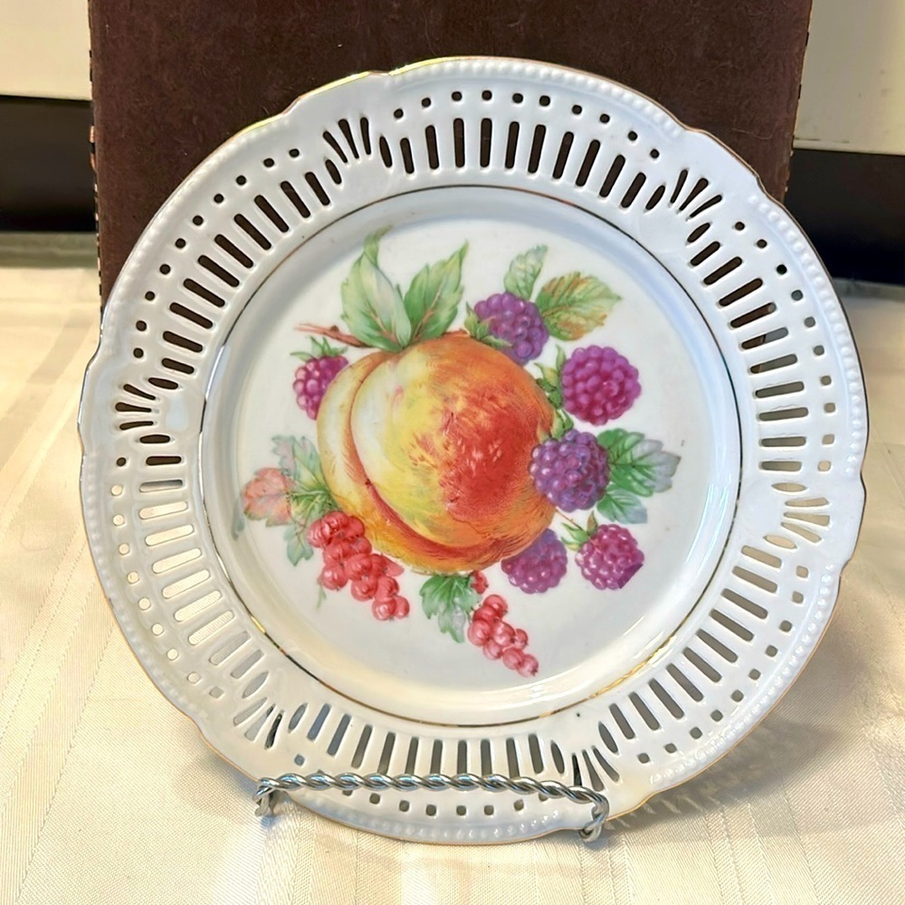 Vintage Schvarzenhammer Bavaria Peach & Raspberries Fine Bone China